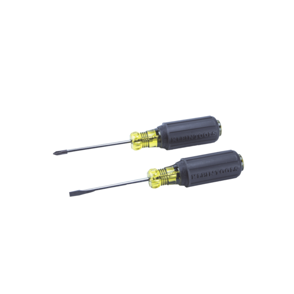 Juego de 8 Desarmadores con Mango Cushion-Grip™: 2 de punta Plana de 1/4'' (6.4 mm) y 5/16'' (7.9 mm); 2 de punta Cabinet de 5/16'' (7.9 mm) y 3/16'' (4.8 mm); tres de punta Phillips n.º 1, n.º 2 y n.º 3; y uno Phillips n.º 2 tip