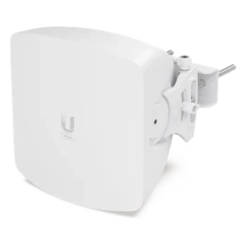 Punto de Acceso PtMP / 60 GHz + 5 GHz / 5.4 Gbps / Cobertura Sectorial 30° / Alcance 8 km (26,246.7 ft) / 31 Clientes / SFP+ 10G