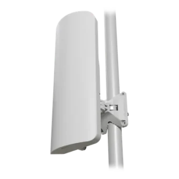 Punto de Acceso Sectorial / Wi-Fi 6 Doble Banda / Antena Integrada 15 dBi (5 GHz) / 12 dBi (2.4 GHz) / Puerto SFP 2.5 Gbps / Alcance 20 km / PoE In / IP66