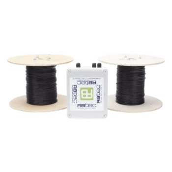 Sensor de Intrusión Perimetral / Cable Microfónico / 2 Zonas / 152 m (498.7 ft) por Zona / 304 m (997.4 ft) Total / Procesador DSP / Calibración por Software