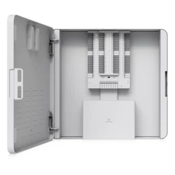 Panel Central de Alarma IP / 32 Zonas Cableadas / 2 Salidas de Relé / 6 Salidas Auxiliares 12V DC / PoE++ / Batería de Respaldo SLA