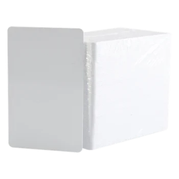 Tarjetas PVC / CR80 / 30 mil / 500 Piezas / 5.40 x 8.57 cm / Impresión de Alta Definición / Sin Tecnología