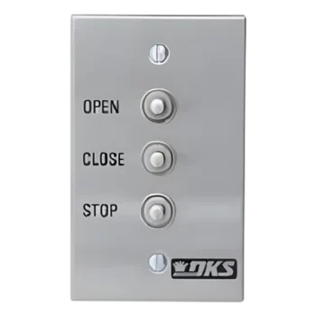 Botonera de control triple / Portones abatibles y corredizos / 12-24 VAC/VDC / 4.5' x 2.813' / -10°F a 145°F / Interior