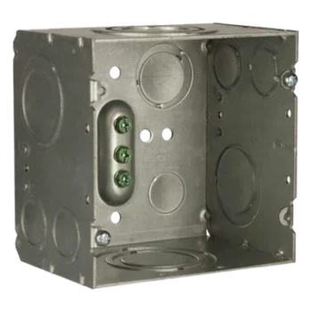 Caja de Conexión Cuadrada / Acero Soldado / 4.69 x 4.69 in / Profundidad 3-1/4 in (82.55 mm) / 66.7 in³ / Entradas 1/2" a 2" / UL Listed