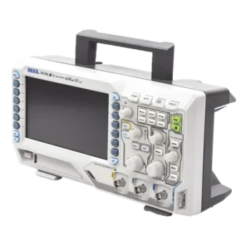 Osciloscopio Digital / 2 Canales Análogos / 200 MHz Ancho de Banda / 1 GS/s Muestreo / 25 Mpts Memoria / 7'' TFT LCD