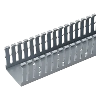 Canaleta Ranurada de PVC / 2.25 in (57.2 mm) Ancho / 3.14 in (79.8 mm) Alto / 1.8 m (5.9 ft) Largo / Grado UL94V-0