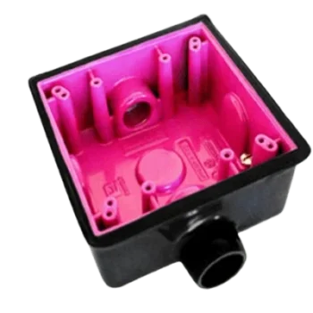 Caja Cuadrada / 3/4" / Recubrimiento PVC 40 mils / Uretano Púrpura 2 mils / IK09 / UL 514A/B / NEMA RN-1 / 67 mm Profundidad / 2.2 pies Equivalente