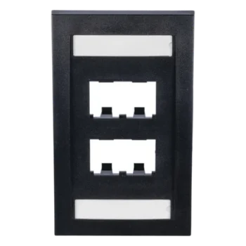 Placa de Pared Vertical / 4 Puertos Mini-Com / Con Espacio para Etiquetas / 2.75 x 4.5 pulg. / Perfil Elevado / Negro