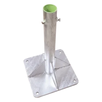 Base para Mástil / 30 x 30 cm / Tubo 50 cm (19.7 in) / Galvanizado en Caliente / Tornillos Opresores 3/8'' / Mástiles 1'' a 2''