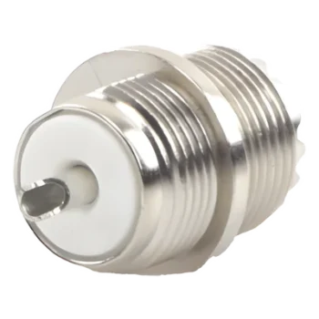 Conector UHF Hembra / Montaje Frontal en Panel D Plano / Cuerpo Zinc Niquelado / Contacto Plateado / Aislante Baquelita / Soldable