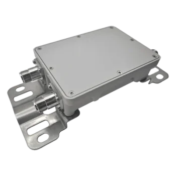 Combinador de Bandas de Dos Vías / 698-960 MHz y 1710-2700 MHz / PIM3 -140 dBc / Potencia Pico 800 W / Conectores N Hembra / IP40