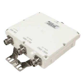 Triplexor / 3 Canales / 250W / -161 dBc PIM / 4.3-10 IP67 / LTE-700+SMR 800+GSM-850 / PCS+AWS+WCS+BRS