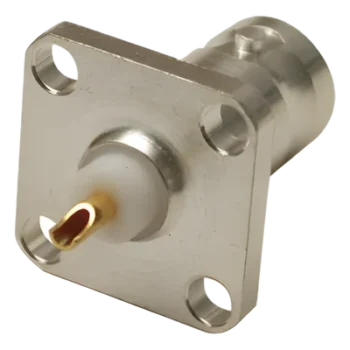 Conector BNC Hembra para Chasis / Montaje en Panel 17.53 mm / 4 Perforaciones 12.7 mm (0.5 in) / Impedancia 50 Ohm / Terminación por Soldadura