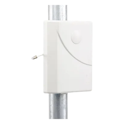 Antena Panel / Multibanda 700-960 MHz y 1710-2170 MHz / 75 Ohm / Ganancia 10.6 dBi / 21 cm x 18 cm (8.3 in x 7.1 in)