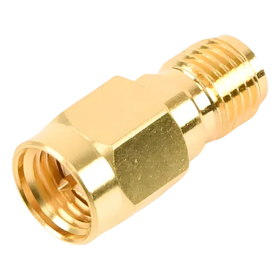 Adaptador en Línea / SMA Macho a SMA Hembra Inverso / Cuerpo Bronce Oro / Contacto Oro / Aislante Teflón
