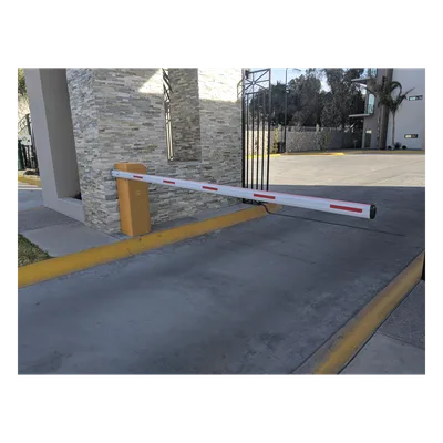 Barrera vehicular izquierda / Soporta brazo de hasta 3 m / Apertura en 1.5 s /Final de carrera ajustable por programación / Movimiento fluido / Diseño elegante color naranja