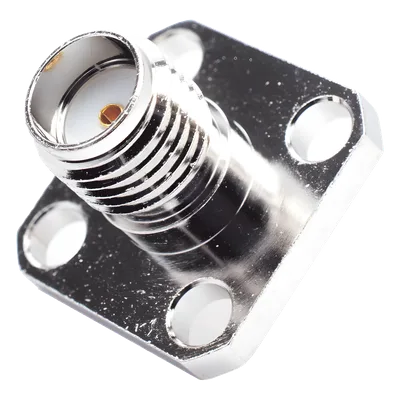 Conector SMA Hembra / Montaje Panel Cuadrado 12.7 mm (0.5 in) / 4 Perforaciones 8.64 mm (0.34 in) / Soldable / Níquel-Oro-PTFE