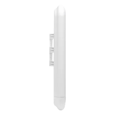 CPE de 5 GHz / 450 Mbps / Antena Panel 16 dBi / 24V PoE / Rango -40°C a 70°C / 0.84 x 2.77 x 0.10 ft