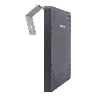 Lector RFID UHF / Alcance 6 m (19.7 ft) / Bluetooth / Antena 12 dBi / Wiegand 26 / IP Climas Extremos