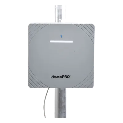Lector RFID UHF / Alcance 6 m (19.7 ft) / Bluetooth / Antena 12 dBi / Wiegand 26 / IP Climas Extremos
