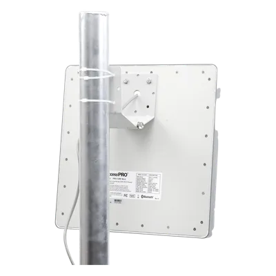 Lector RFID UHF / Alcance 12 m (39.4 ft) / Antena 12 dBi / Bluetooth / Wiegand 26 Bits / -20 a 80 °C