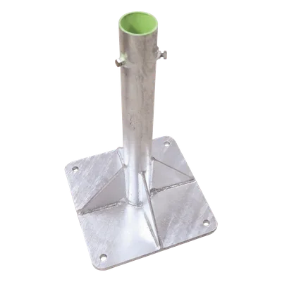 Base para Mástil / 30 x 30 cm / Tubo 50 cm (19.7 in) / Galvanizado en Caliente / Tornillos Opresores 3/8'' / Mástiles 1'' a 2''