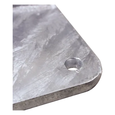 Base para Mástil / 30 x 30 cm / Tubo 50 cm (19.7 in) / Galvanizado en Caliente / Tornillos Opresores 3/8'' / Mástiles 1'' a 2''