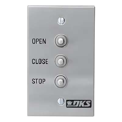 Botonera de control triple / Portones abatibles y corredizos / 12-24 VAC/VDC / 4.5' x 2.813' / -10°F a 145°F / Interior