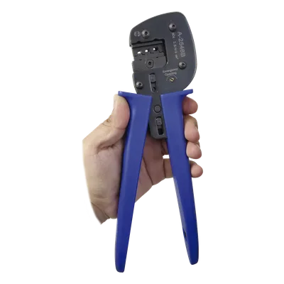 Pinza para Terminado de Conectores MC4 de paneles solares.