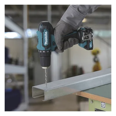 Taladro Combinado / 12V CXT / 2 Velocidades 0-1700/450 RPM / Portabrocas 1.5-13 mm / 2 Baterías 2.0Ah / Cargador Rápido / Maletín