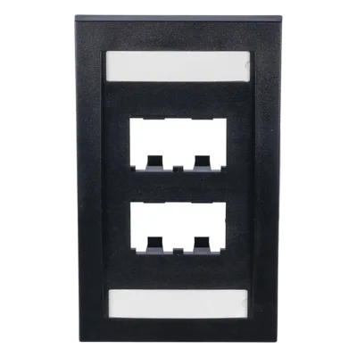 Placa de Pared Vertical / 4 Puertos Mini-Com / Con Espacio para Etiquetas / 2.75 x 4.5 pulg. / Perfil Elevado / Negro