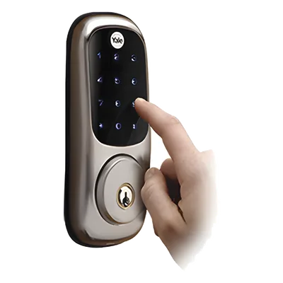 Cerradura electrónica / Teclado táctil y llave mecánica / 250 usuarios Z-Wave / 4 baterías AA / 1 año autonomía / 3 idiomas por voz