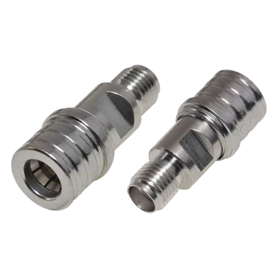 Adaptador RF en Línea / Conector QMA Macho a SMA Hembra / Rango 0-6 GHz / Impedancia 50 Ω / VSWR 1.25 Máximo / Aislante de Teflón