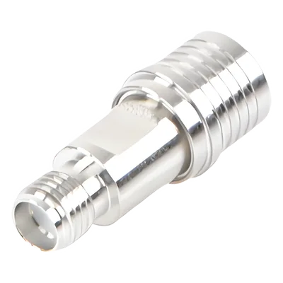 Adaptador RF en Línea / Conector QMA Macho a SMA Hembra / Rango 0-6 GHz / Impedancia 50 Ω / VSWR 1.25 Máximo / Aislante de Teflón