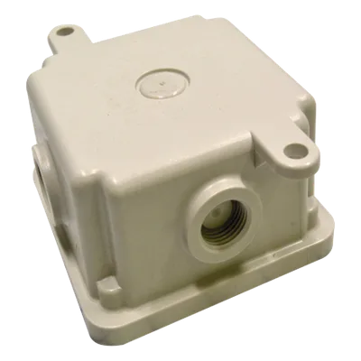 Caja Trasera Resistente a la Intemperie / Termoplástica No Metálica / IP66 / 3 Entradas 1/2" / 4.38 x 2.44 in