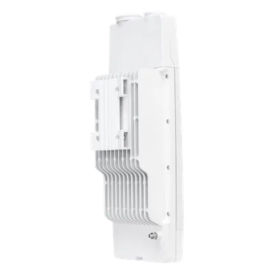 Radio de Backhaul de alta capacidad hasta 1.2 Gbps, banda licenciada 11 GHz (10.7-11.7 GHz), no incluye duplexers