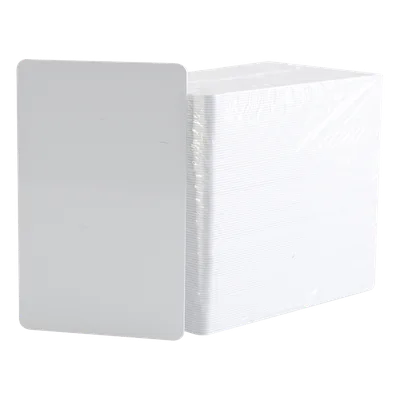Tarjetas PVC / CR80 / 30 mil / 500 Piezas / 5.40 x 8.57 cm / Impresión de Alta Definición / Sin Tecnología