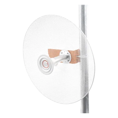 Antena direccional con diseño aerodinámico para minimiza la resistencia al viento, Ganancia de 30 dBi, frecuencia (4.9 - 6.5 GHz), Polarización doble, incluye montaje para torre o mástil