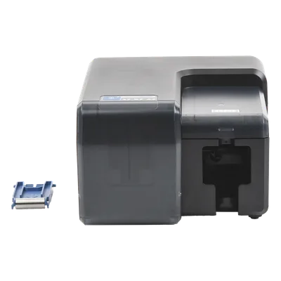 Impresora de Tarjetas / Inyección de Tinta Térmica / 600 x 1200 dpi / Borde a Borde / Una Cara / CR80