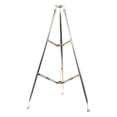 Tripie de Montaje para Exterior / Altura 1.52 m (4.99 ft) / Acero Galvanizado / Mástiles 1 1/4 a 2" / Longitud Mástil hasta 3 m (9.84 ft)