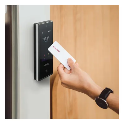 Lector multitecnología de acceso / RFID 125kHz-13.56MHz / NFC-BLE-QR / Pantalla táctil 4' IPS / IP65 / PoE / 1.5GHz Quad Core