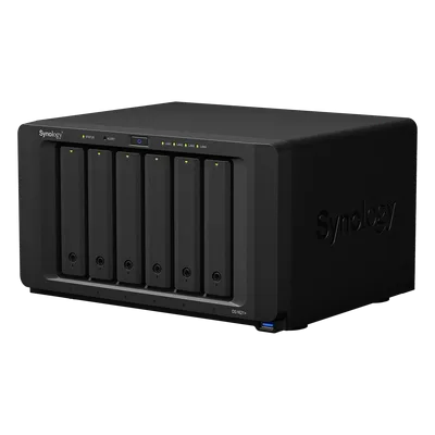 NAS de 6 Bahías / Procesador AMD Ryzen V1500B 4 Núcleos 2.2 GHz / 4 GB DDR4 ECC Expandible a 32 GB / Puerto 10GbE RJ-45 / Expansión a 16 Bahías / 2 Ranuras M.2 NVMe / RAID Híbrido