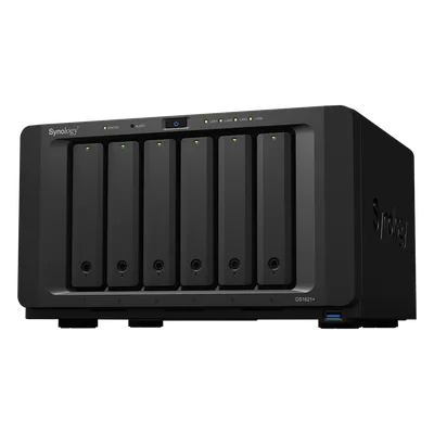 NAS de 6 Bahías / Procesador AMD Ryzen V1500B 4 Núcleos 2.2 GHz / 4 GB DDR4 ECC Expandible a 32 GB / Puerto 10GbE RJ-45 / Expansión a 16 Bahías / 2 Ranuras M.2 NVMe / RAID Híbrido