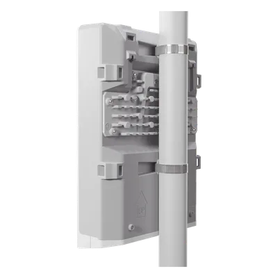 Switch administrable / 16 puertos Gigabit PoE / 2 puertos SFP+ 10G / Exterior / 36 Gbps sin bloqueo / 72 Gbps capacidad de conmutación