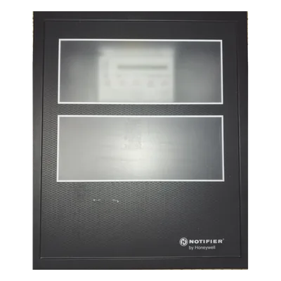 Puerta con Ventana para Gabinete / Acero Calibre 16 / Apertura 180° / Bisagra Reversible / Color Negro