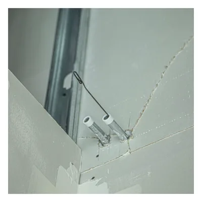 Guía Jalacables / Acero Inoxidable / 73 m (239.50 pies) x 0.3 cm (1/8") / Carcasa Polipropileno Resistente a Impactos
