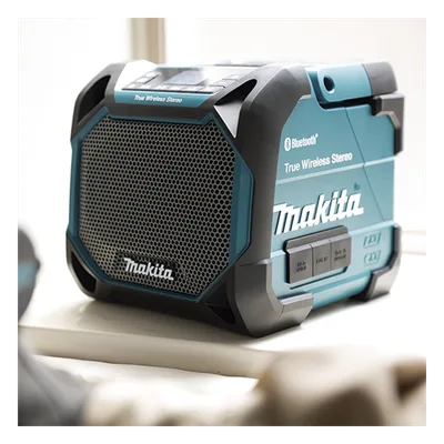 Bocina y Reproductor de Música / Bluetooth 30 m (100 ft) / USB y Auxiliar MP3 / Salida 12V-18V-AC / Pantalla LCD / 2.7-3.4 kg (6.0-7.5 lbs)