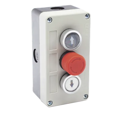 Botonera Triple / Botón Stop Enclavado / 24 VCC / IP40 / 68 x 131 x 51 mm / -20 a 50 °C
