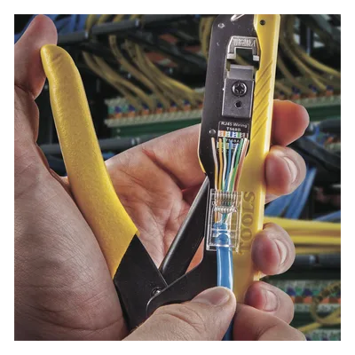 Ponchadora para Conectores Pass-Thru RJ45 / CAT5e/CAT6/6A / 8 Posiciones 4 Pares / Diseño Compacto 277 g