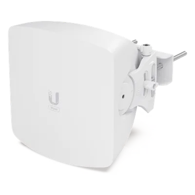 Punto de Acceso PtMP / 60 GHz + 5 GHz / 5.4 Gbps / Cobertura Sectorial 30° / Alcance 8 km (26,246.7 ft) / 31 Clientes / SFP+ 10G